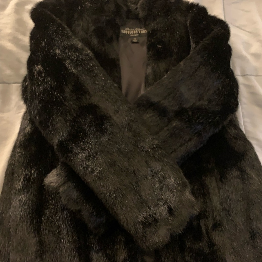 Beautiful XS Black Fabulous Furs 100% Faux Fur Coat. NWOT.